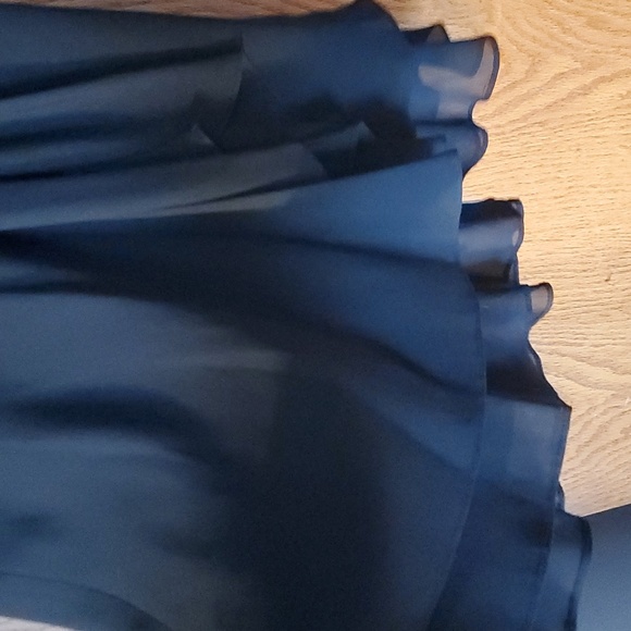 Sleeveless Formal Top Size 8 with ruffled bottom - Picture 3 of 4